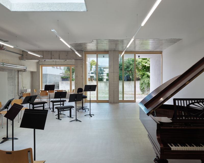 CoDeck - Umnutzung Hochbergerstrasse 158, Basel – Proberäume in der alten Autoeinstellhalle – © Walter Mair